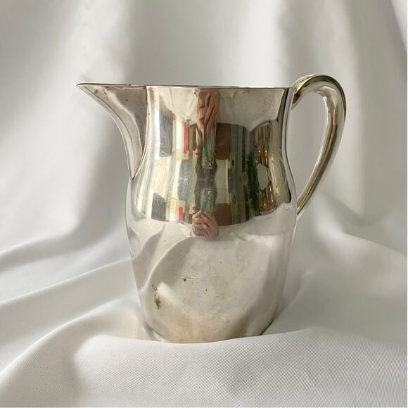 Vintage Silver-Plated Creamer Pitcher - Classic Tableware Accent - Picture 1 of 10